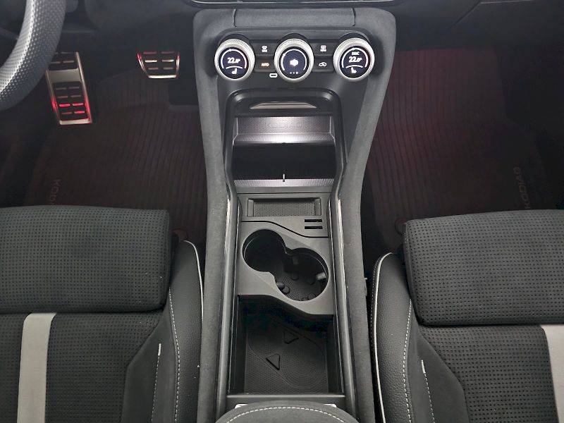 Škoda Kodiaq (2025) 2.0TDi 142kW 4X4 SPORTLINE WEB - fotka 24 z 32
