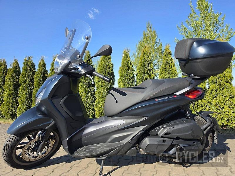 Piaggio Beverly 400 (2022) - fotka 13 z 16