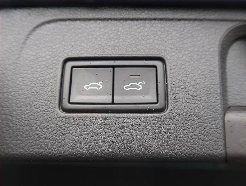 Volkswagen Passat (2018) 2.0 TDI, Automat, Serv.kniha - fotka 17 z 20