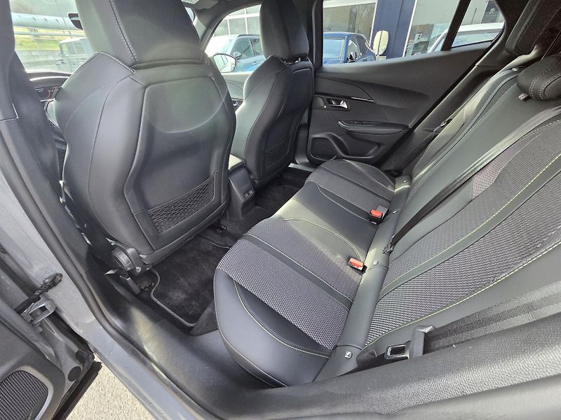 Peugeot 2008 (2024) 1.2 PT 130 GT EAT8 - fotka 10 z 30