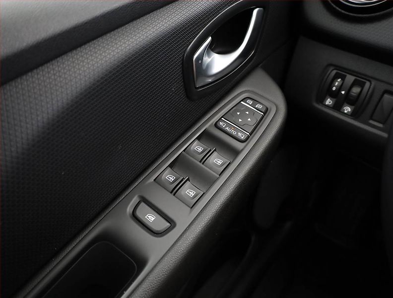 Renault Clio (2017) 1.2 TCe, Serv.kniha, Kůže - fotka 16 z 19
