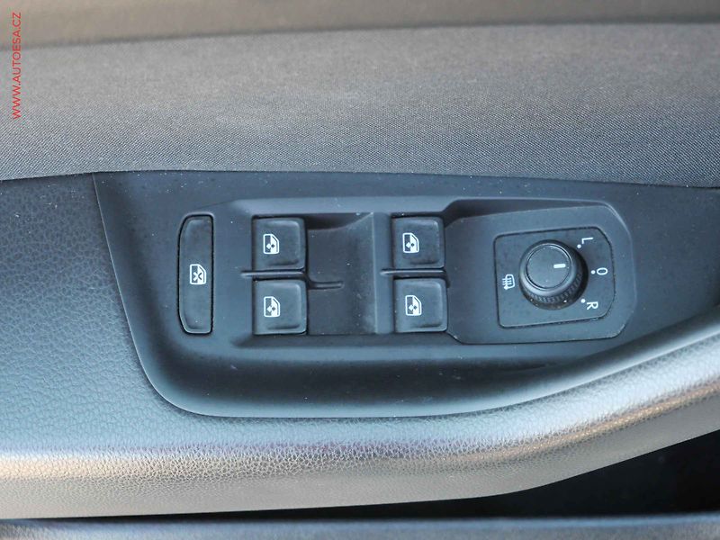Volkswagen Passat (2020) 1.5 TSi, ČR, Business, LED - fotka 15 z 24