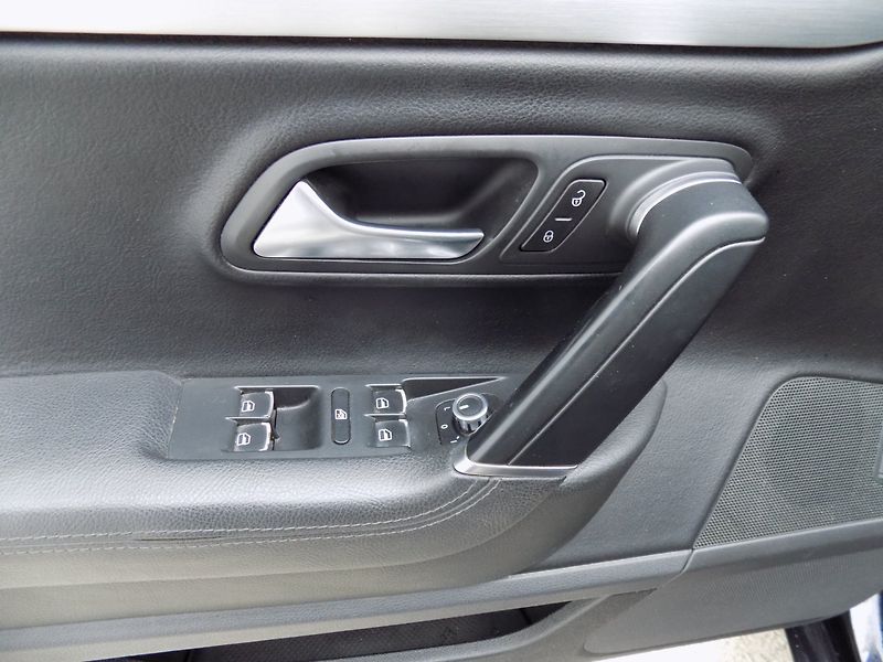 Volkswagen Passat CC (2008) 2.0TDI/Highline/NAVI/Bi-xenon/ - fotka 20 z 37