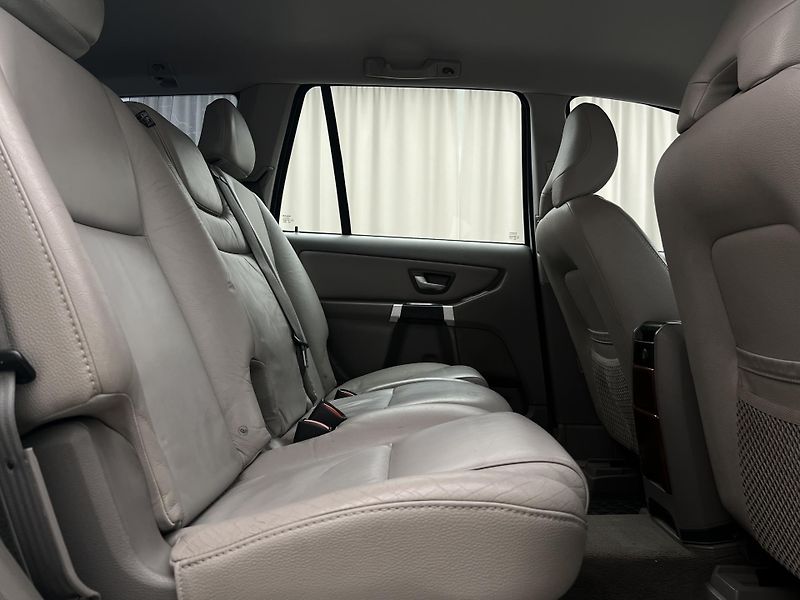 Volvo XC90 D5 AWD SUMMUM REZERVACE - fotka 18 z 30