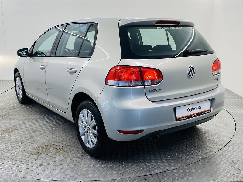 Volkswagen Golf 1,6 TDI 77kW - fotka 19 z 22