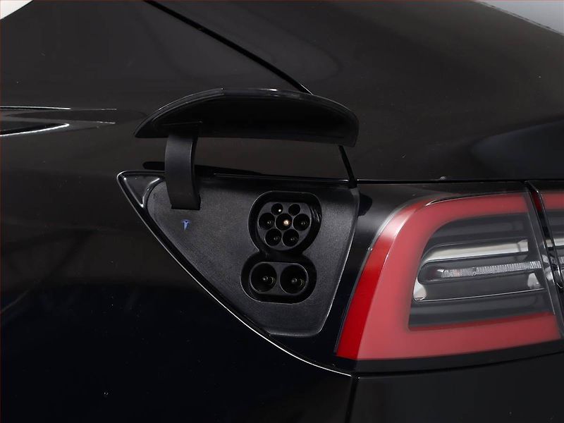 Tesla Model 3 (2019) Long Range 4WD 78kWh, SoH 83% - fotka 19 z 20
