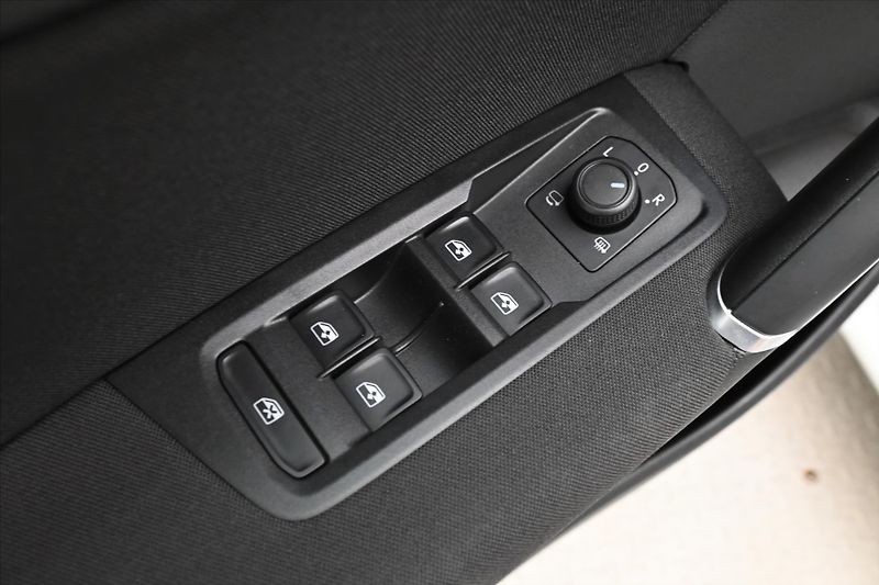 Volkswagen Touran 2,0 TDI 110kWTAŽNÉ LED Záruka - fotka 25 z 31