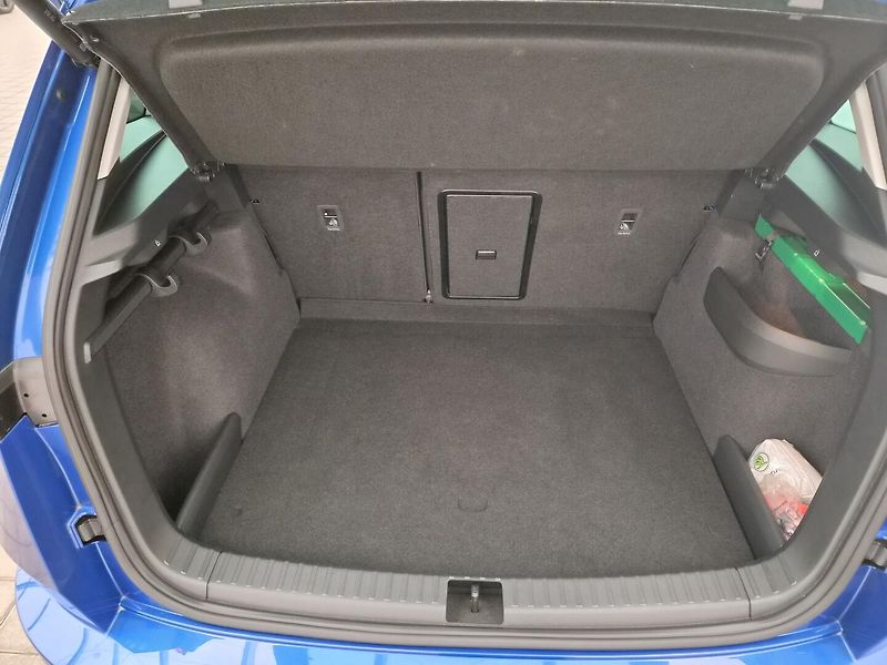 Škoda Karoq 1.5 TSI Top selection - fotka 24 z 25