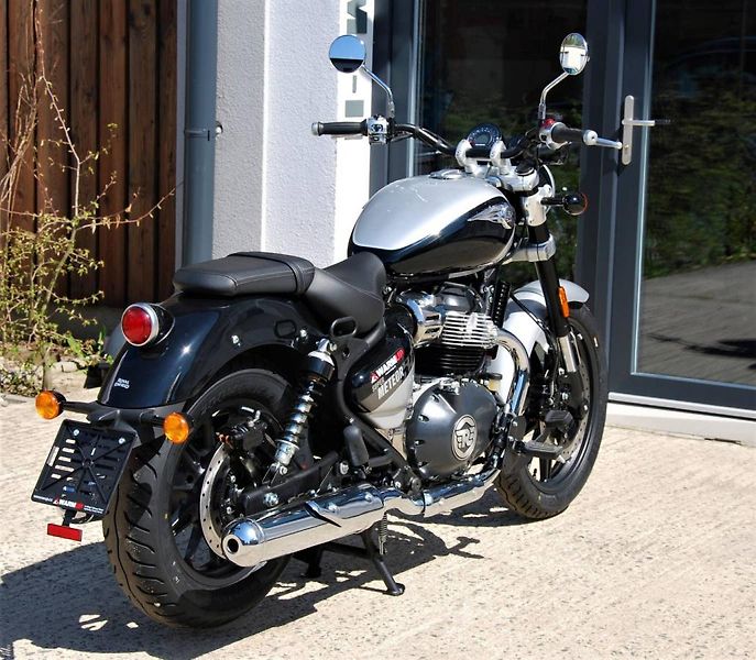 Royal Enfield Super Meteor 650 (2026) INTERSTELLAR BLACK - fotka 11 z 25