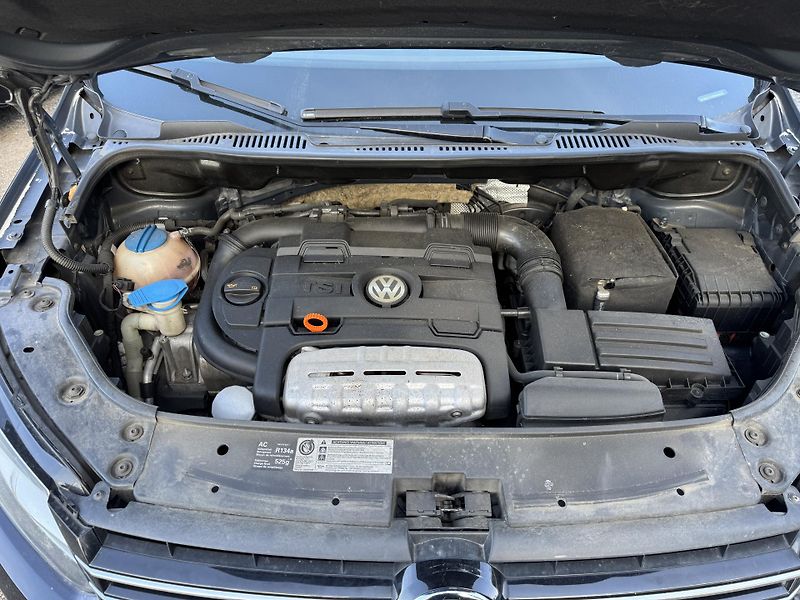 Volkswagen Touran 1.4 TSI ZARUKA NA KM - fotka 11 z 11