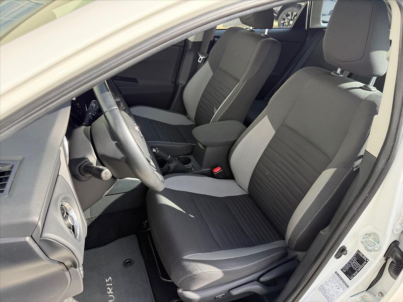 Toyota Auris 1,6 Active Trend - fotka 9 z 20