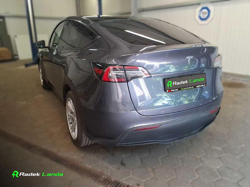 Tesla Model Y (2023) Standard Range RWD - fotka 2 z 7