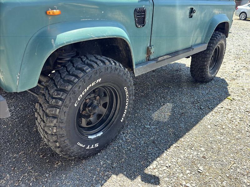 Land Rover Defender 2,5 d 83kW  LR 90 7 míst - fotka 18 z 29