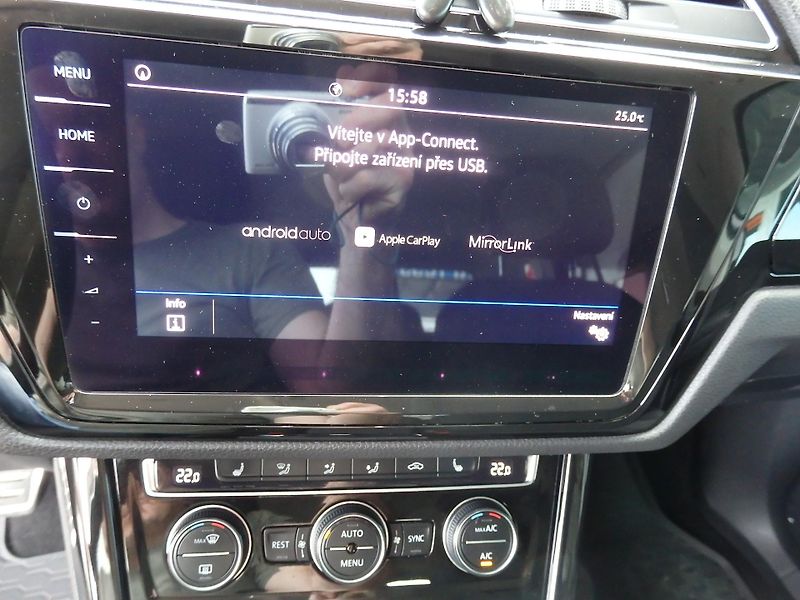 Volkswagen Touran 2,0 TDI 140kW HIGHLINE,DSG LED - fotka 14 z 27
