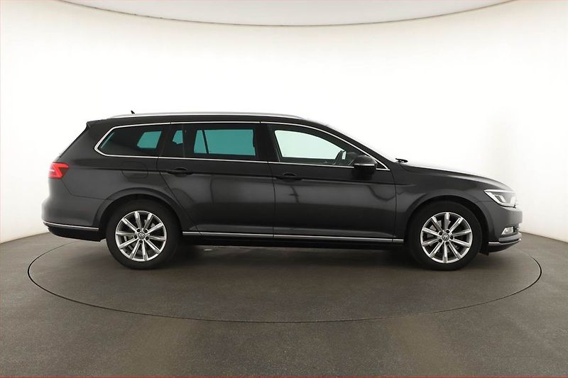 Volkswagen Passat (2018) Highline 2.0 TDI, 4X4 - fotka 6 z 20