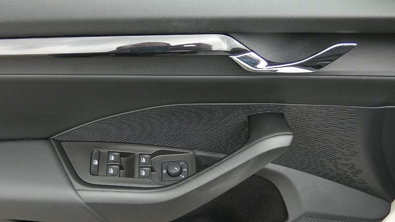 Škoda Octavia Combi 2,0 TDI Ambition - fotka 9 z 22