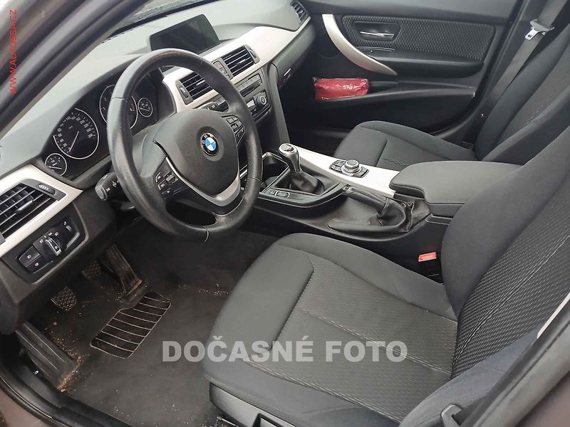 BMW Řada 3 (2015) 2.0 D 316d, NAVI, výhřev - fotka 3 z 3