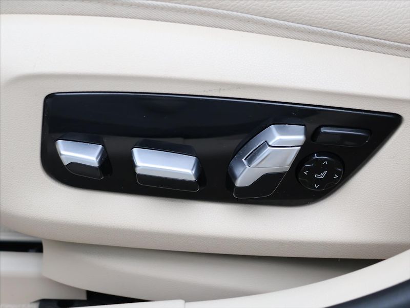 BMW Řada 5 3,0 540d 235kW xDrive M DPH - fotka 17 z 36