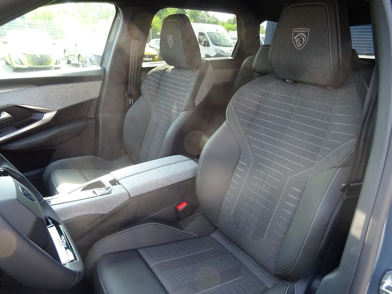 Peugeot 5008 (2026) GT Hybrid 145k e-DCS6 - fotka 20 z 49