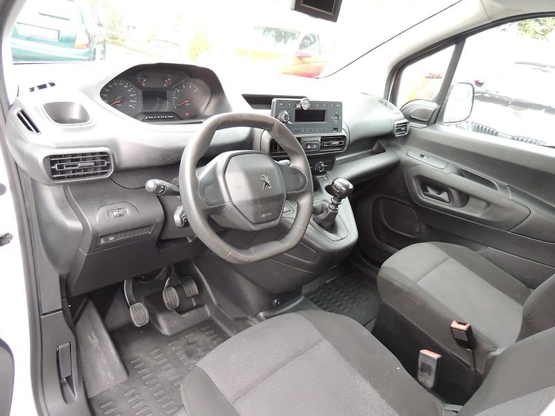 Peugeot Partner (2021) 1.2i,81kw,ČR,1majitel,59000km - fotka 19 z 46