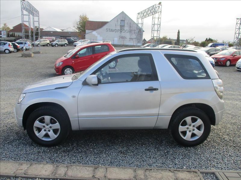 Suzuki Grand Vitara 1,6 i, 4x4,klimatizace,2.maj, - fotka 4 z 22