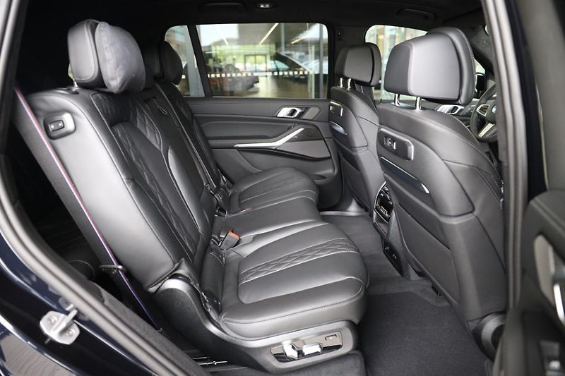 BMW X7 xDrive40d - fotka 6 z 21