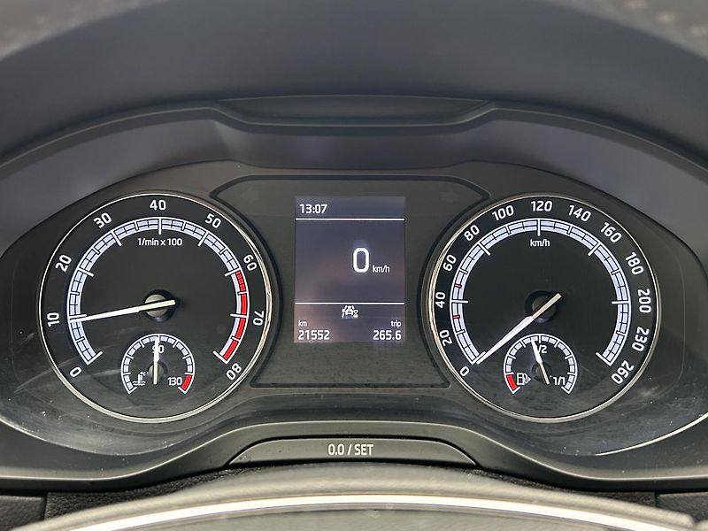 Škoda Karoq 1.5 TSI Active - fotka 13 z 26