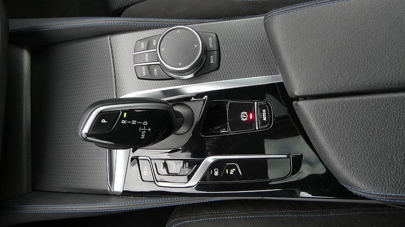 BMW Řada 5 530e - fotka 17 z 28