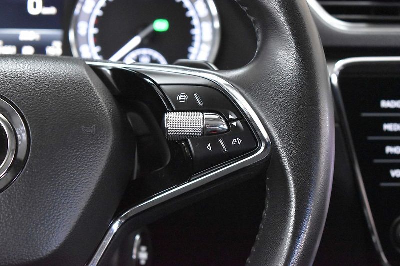 Škoda Superb 2.0 TDI 147kW STYLE*DPH*ČR 1.M - fotka 21 z 44