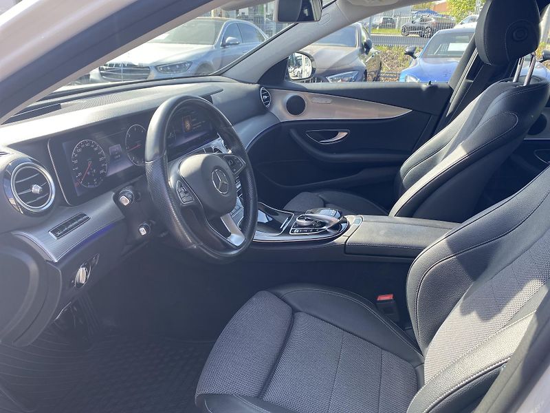 Mercedes-Benz Třídy E E 220d 4M AVANTGARDE - fotka 14 z 26
