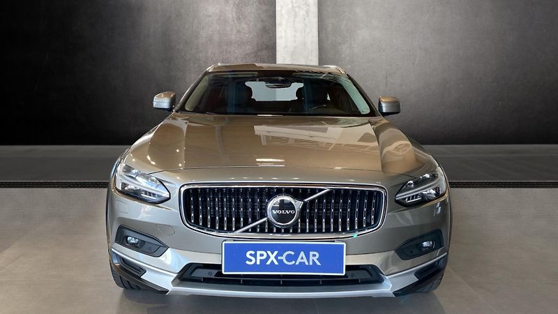 Volvo V90 Cross Country Pro, B4 AWD, 145 - fotka 2 z 41