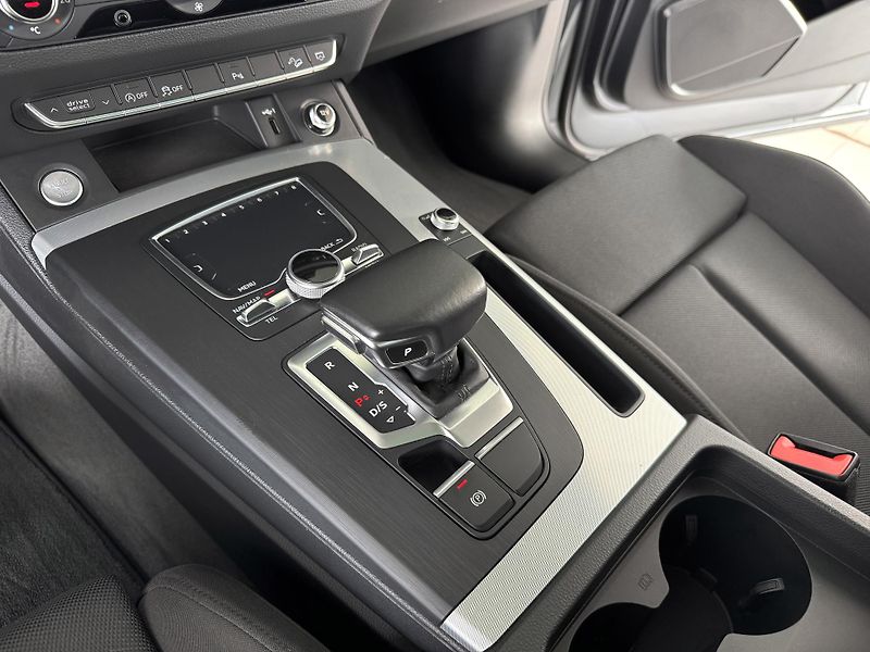 Audi Q5 45TFSI Q*Virtual*Panoram*Tažné - fotka 25 z 36