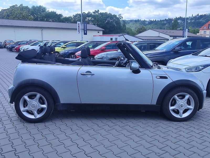 Mini Cooper 1.6 /66kW ONE Cabrio - fotka 7 z 29