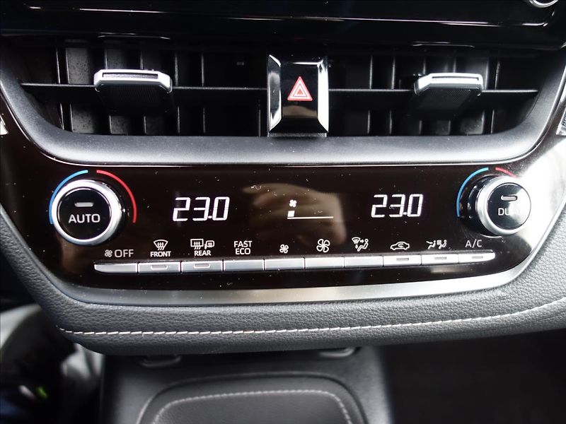 Toyota Corolla 2,0 STYLE TOURING SPORTS - fotka 22 z 44