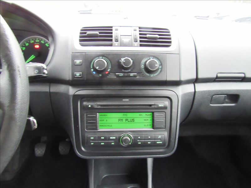 Škoda Fabia 1,6 i 77kW Combi Ambiente - fotka 15 z 26
