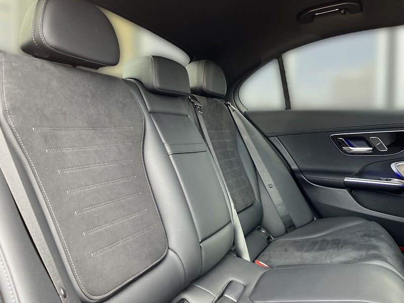 Mercedes-Benz Třídy C C-Třída 220 d 4MATIC AMG Night - fotka 16 z 17