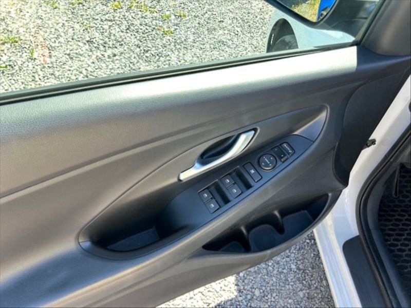 Hyundai i30 1,5 i Family Comfort - fotka 11 z 11