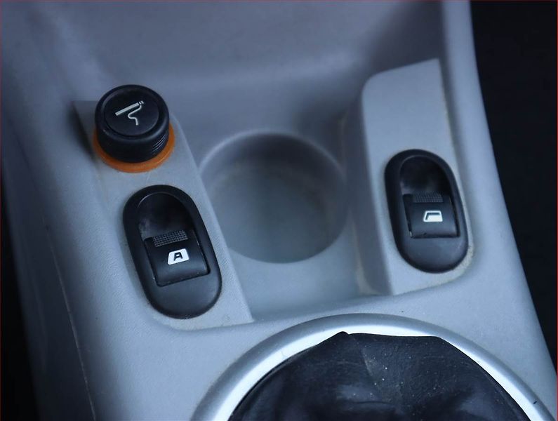 Citroën C3 (2006) 1.6 16V, nová STK - fotka 13 z 16