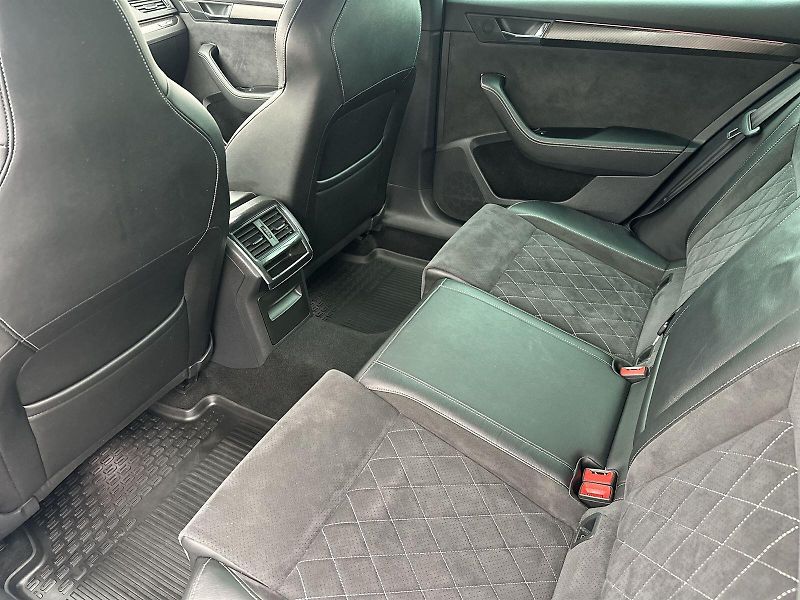 Škoda Superb (2021) 1.5 TSI Sportline - fotka 8 z 29
