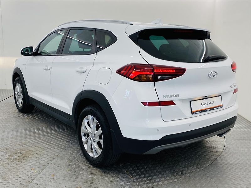 Hyundai Tucson 1,6 T-GDi 130kW 4x4 - fotka 23 z 26