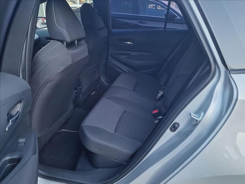 Toyota Corolla 1.8 Hybrid Comfort,ČR ,1.Maj. - fotka 17 z 48