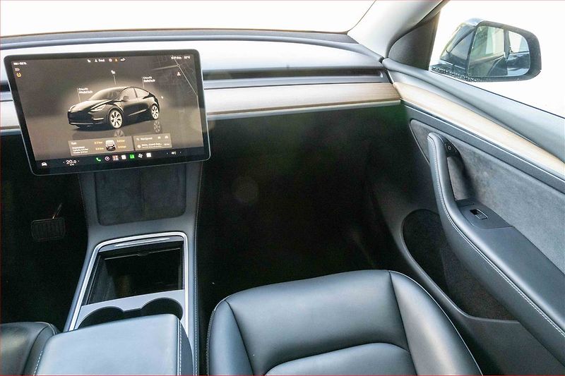 Tesla Model Y (2023) RWD LFP 60kWh, SoH 93% - fotka 8 z 23