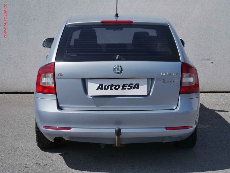 Škoda Octavia (2011) 1.6TDi, ČR, Klima - fotka 5 z 15