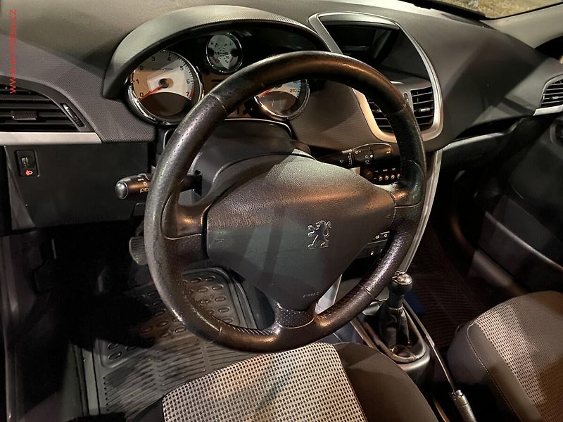 Peugeot 207 (2010) 1.6 i, Panorama - fotka 12 z 15