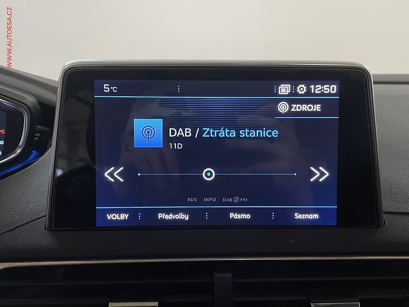 Peugeot 5008 (2019) 1.5 HDi, Crossway, LED, panor - fotka 14 z 17