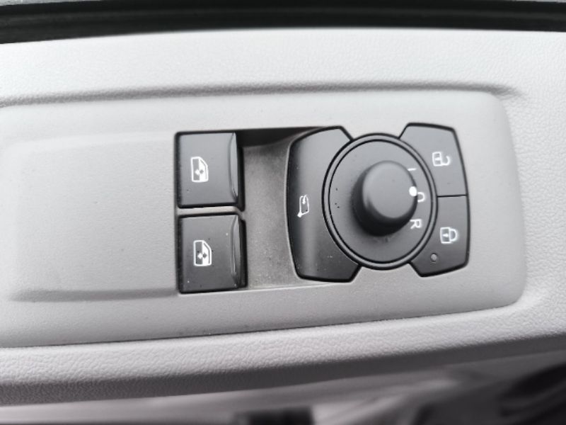 Volkswagen Transporter 2.0 TDi - fotka 10 z 24