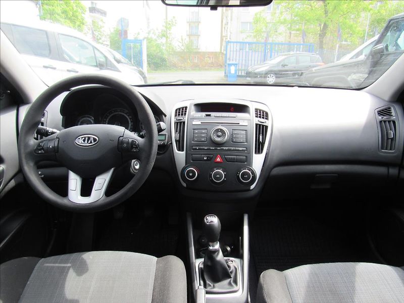 Kia Ceed 1,6 CRDi 66kW Combi - fotka 11 z 25