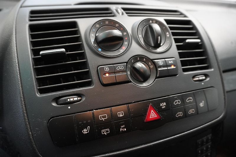 Mercedes-Benz Viano (2014) 3.0 CDi 165 kW LONG 8 MÍST - fotka 23 z 35