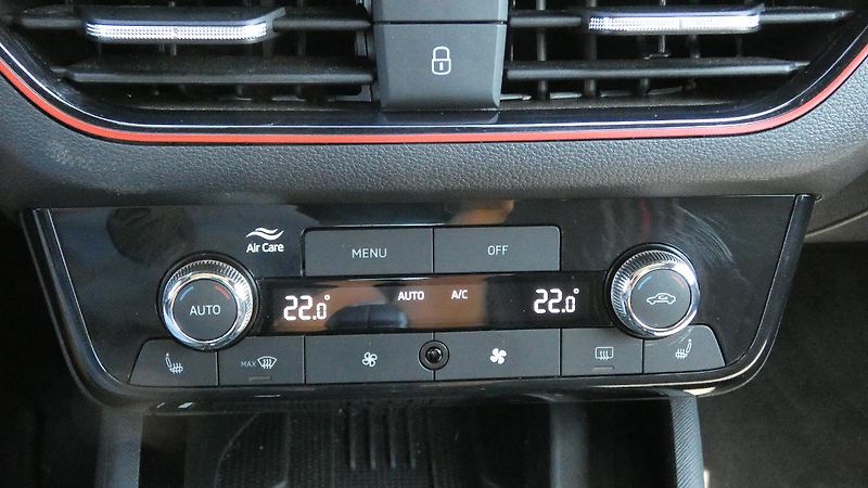 Škoda Scala 1,5TSI DSG Monte Carlo - fotka 17 z 24