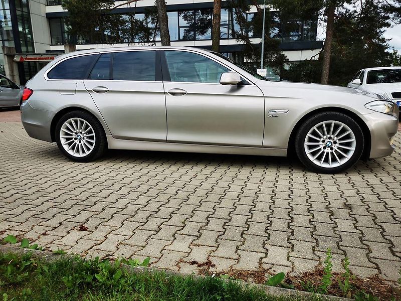 BMW Řada 5 530D XDRIVE TOURING F11 190kW - fotka 11 z 40